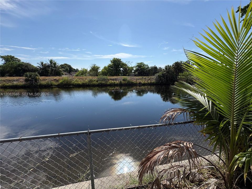 For Sale: $525,000 (4 beds, 2 baths, 1897 Square Feet)