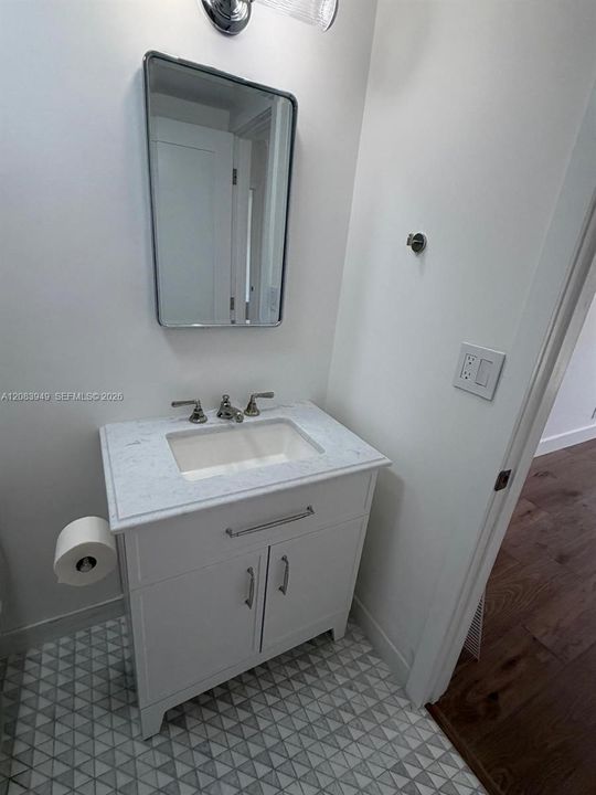 For Rent: $2,400 (1 beds, 1 baths, 730 Square Feet)
