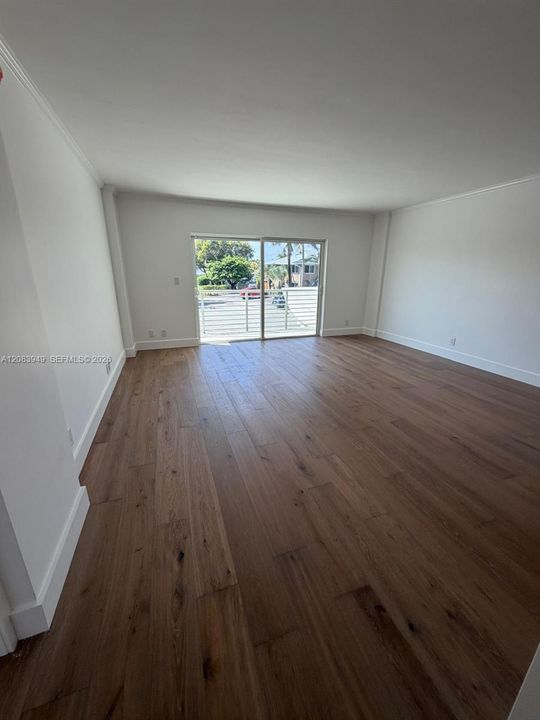 For Rent: $2,400 (1 beds, 1 baths, 730 Square Feet)