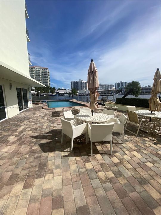 For Rent: $2,400 (1 beds, 1 baths, 730 Square Feet)