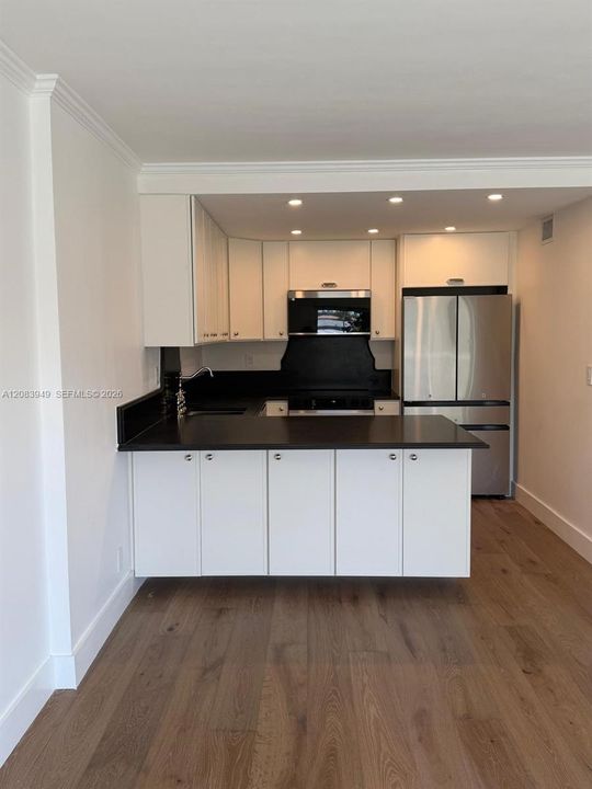For Rent: $2,400 (1 beds, 1 baths, 730 Square Feet)