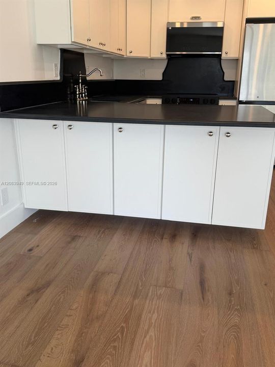 For Rent: $2,400 (1 beds, 1 baths, 730 Square Feet)