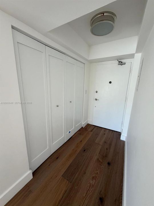 For Rent: $2,400 (1 beds, 1 baths, 730 Square Feet)