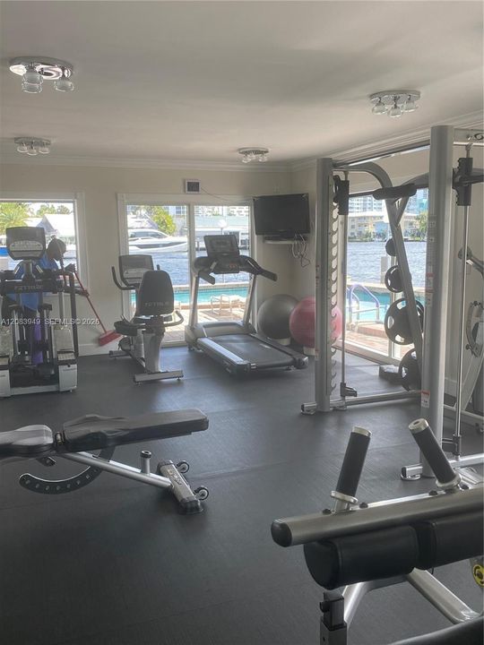 For Rent: $2,400 (1 beds, 1 baths, 730 Square Feet)