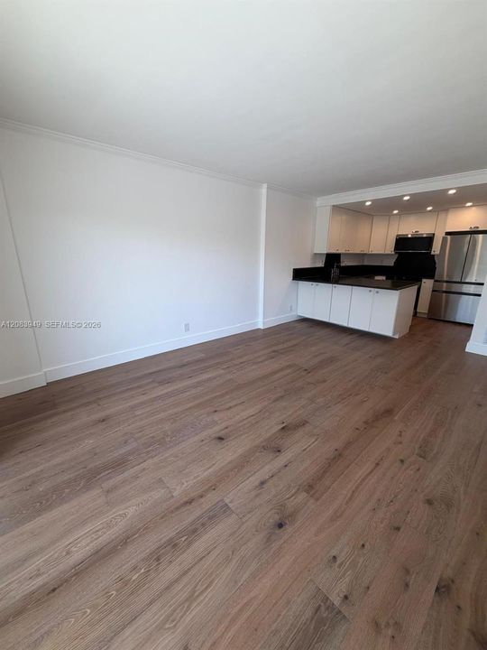 For Rent: $2,400 (1 beds, 1 baths, 730 Square Feet)