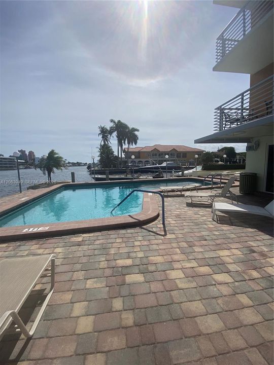 For Rent: $2,400 (1 beds, 1 baths, 730 Square Feet)