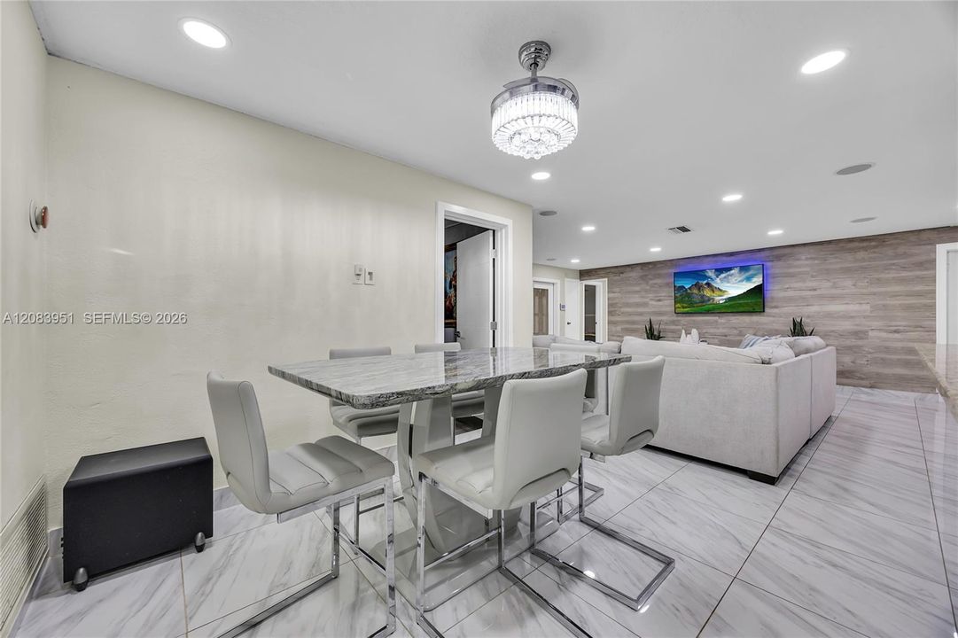 En Venta: $579,000 (3 camas, 2 baños, 1580 Pies cuadrados)