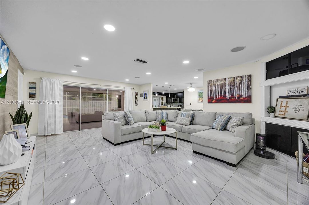 En Venta: $579,000 (3 camas, 2 baños, 1580 Pies cuadrados)