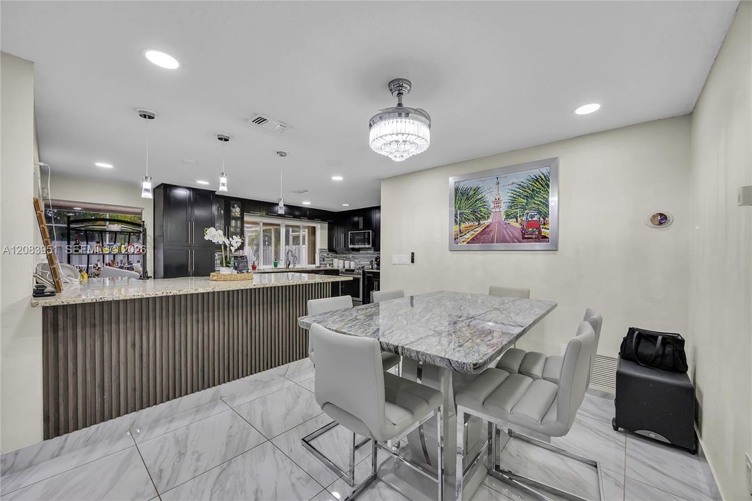 En Venta: $579,000 (3 camas, 2 baños, 1580 Pies cuadrados)
