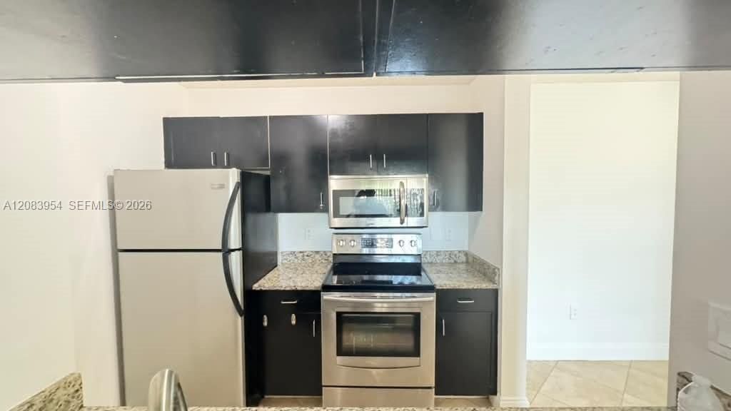 For Rent: $1,750 (1 beds, 1 baths, 698 Square Feet)