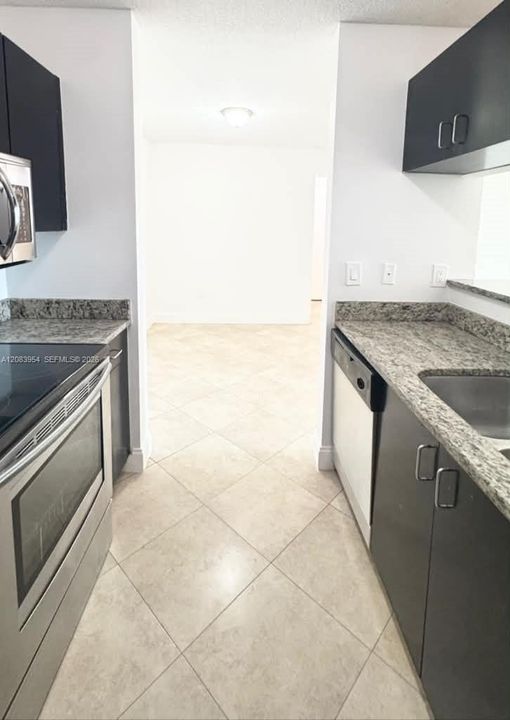 For Rent: $1,750 (1 beds, 1 baths, 698 Square Feet)