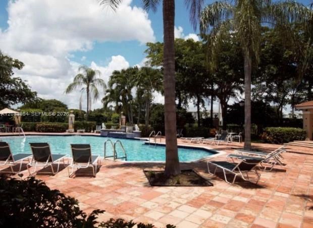 For Rent: $1,750 (1 beds, 1 baths, 698 Square Feet)