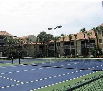 For Rent: $1,750 (1 beds, 1 baths, 698 Square Feet)