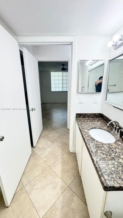For Rent: $1,750 (1 beds, 1 baths, 698 Square Feet)