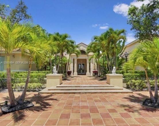 For Rent: $1,750 (1 beds, 1 baths, 698 Square Feet)