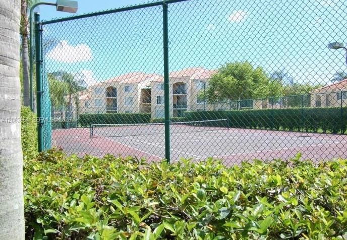 For Rent: $1,750 (1 beds, 1 baths, 698 Square Feet)