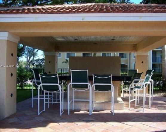 For Rent: $1,750 (1 beds, 1 baths, 698 Square Feet)