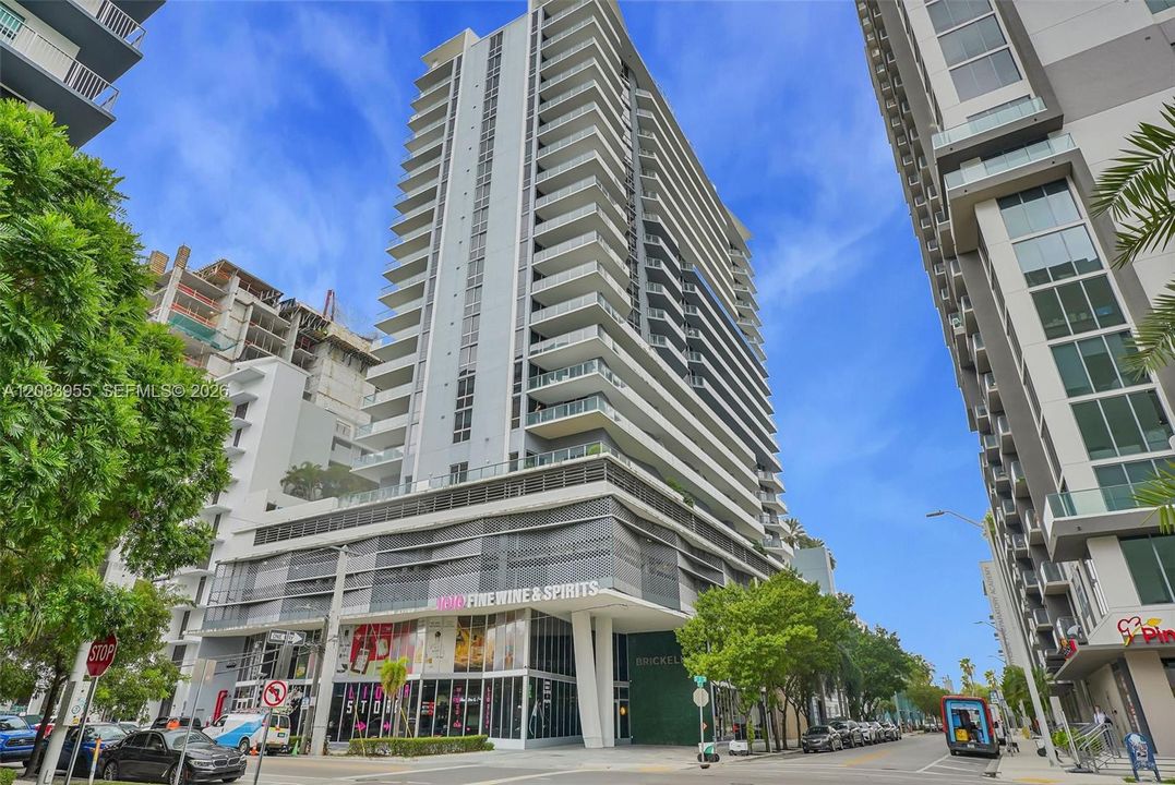 For Sale: $458,000 (1 beds, 1 baths, 766 Square Feet)