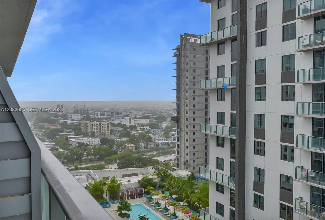 For Sale: $458,000 (1 beds, 1 baths, 766 Square Feet)