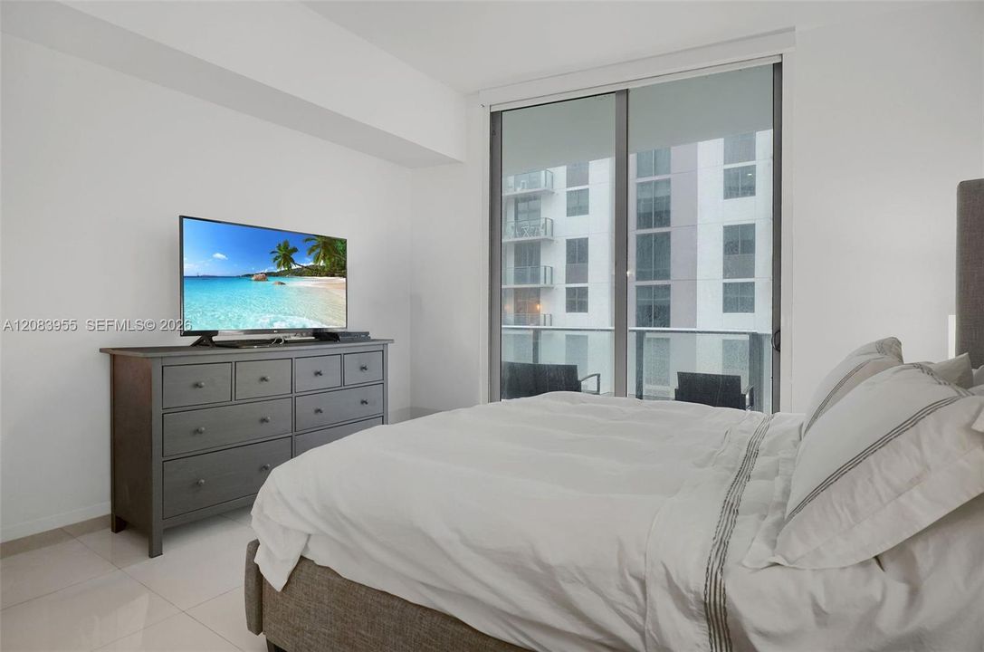 For Sale: $458,000 (1 beds, 1 baths, 766 Square Feet)
