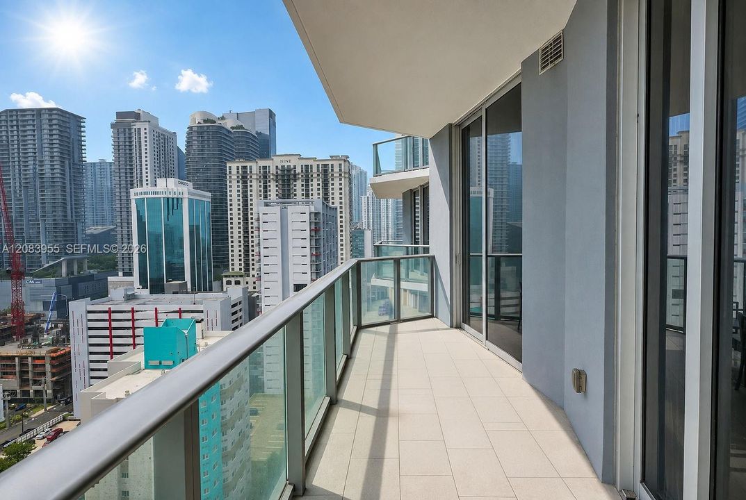 For Sale: $458,000 (1 beds, 1 baths, 766 Square Feet)