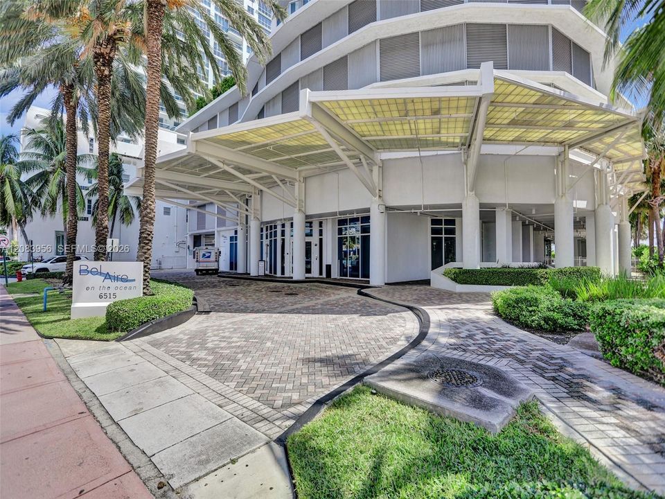 For Rent: $4,600 (1 beds, 1 baths, 818 Square Feet)
