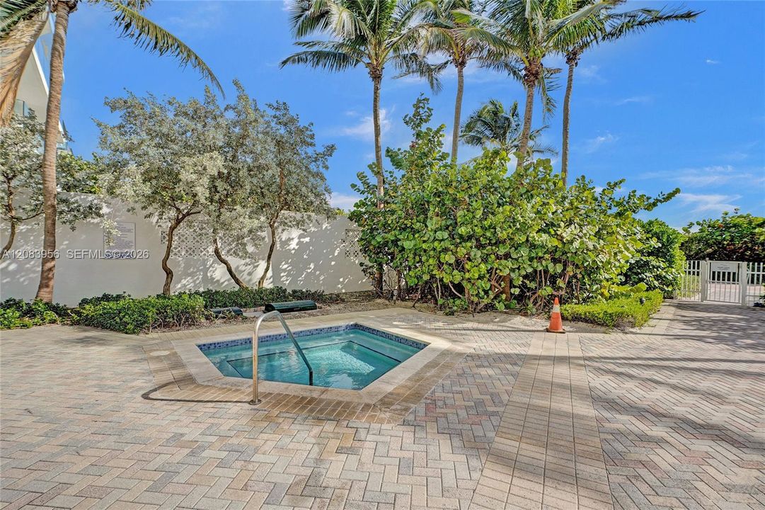 For Rent: $4,600 (1 beds, 1 baths, 818 Square Feet)