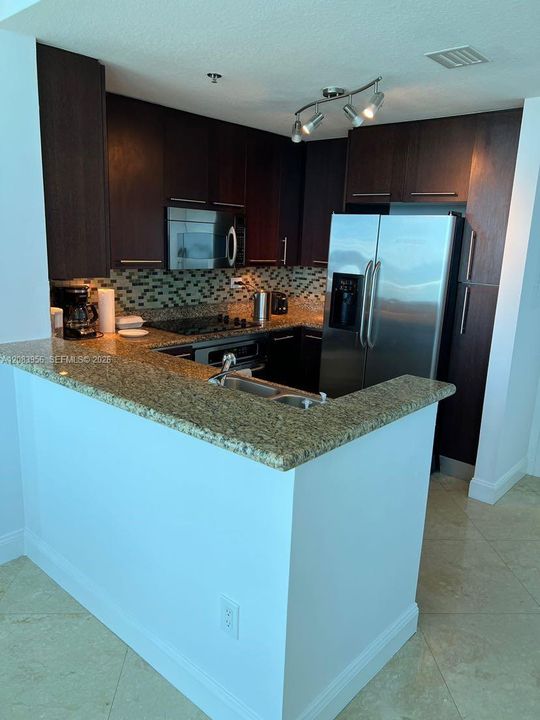 For Rent: $4,600 (1 beds, 1 baths, 818 Square Feet)