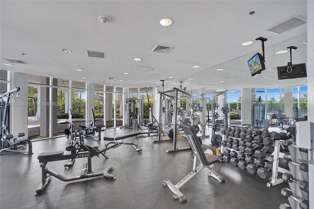For Rent: $4,600 (1 beds, 1 baths, 818 Square Feet)