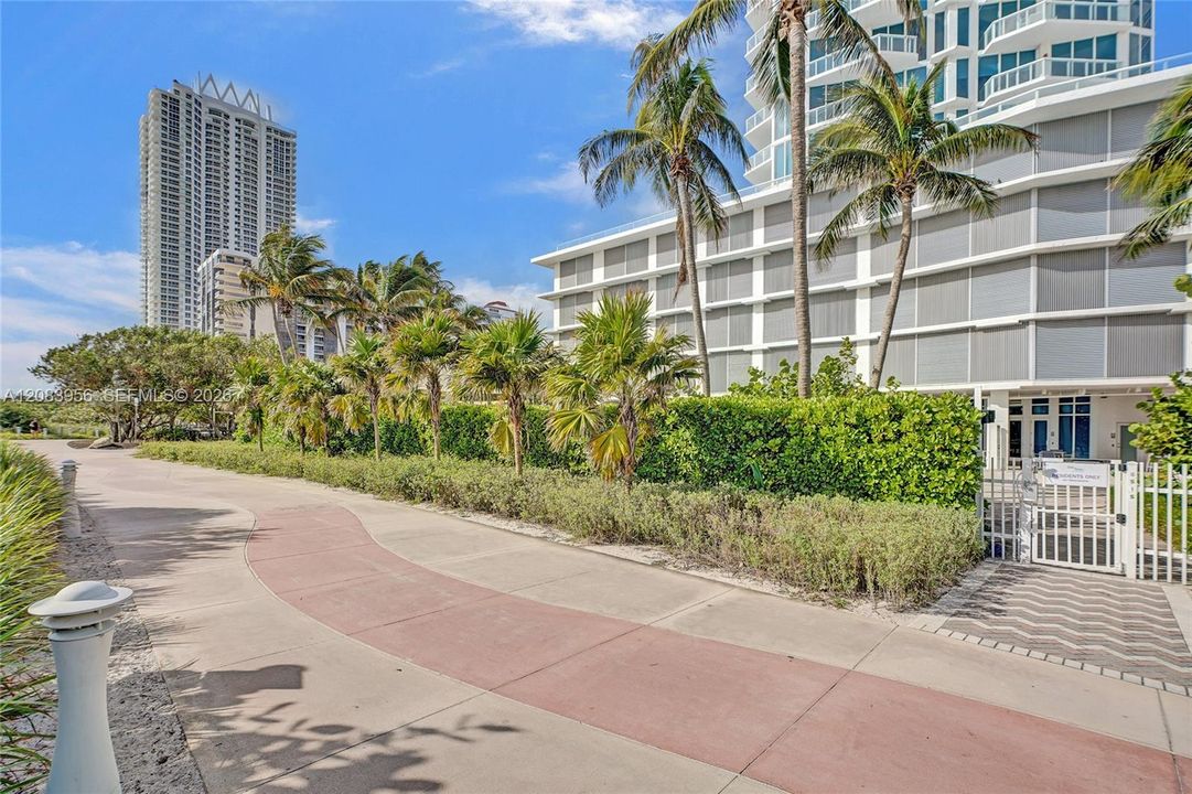 For Rent: $4,600 (1 beds, 1 baths, 818 Square Feet)