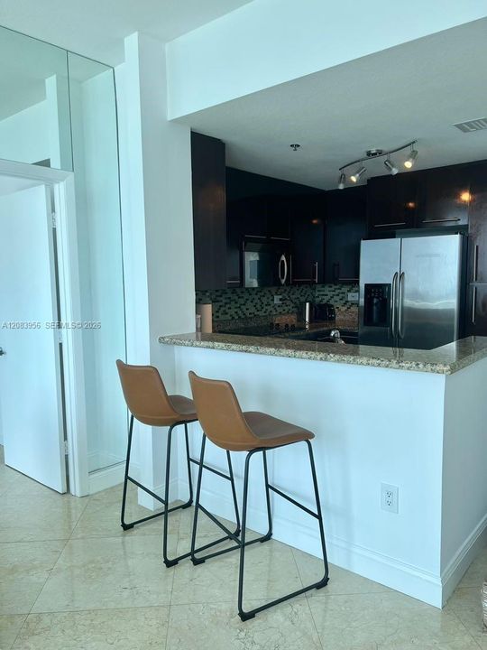 For Rent: $4,600 (1 beds, 1 baths, 818 Square Feet)