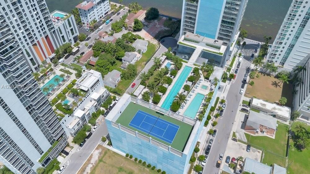 На продажу: $1,200,000 (2 спален, 2 ванн, 1134 Квадратных фут)