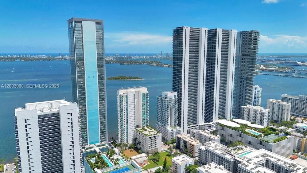 На продажу: $1,200,000 (2 спален, 2 ванн, 1134 Квадратных фут)