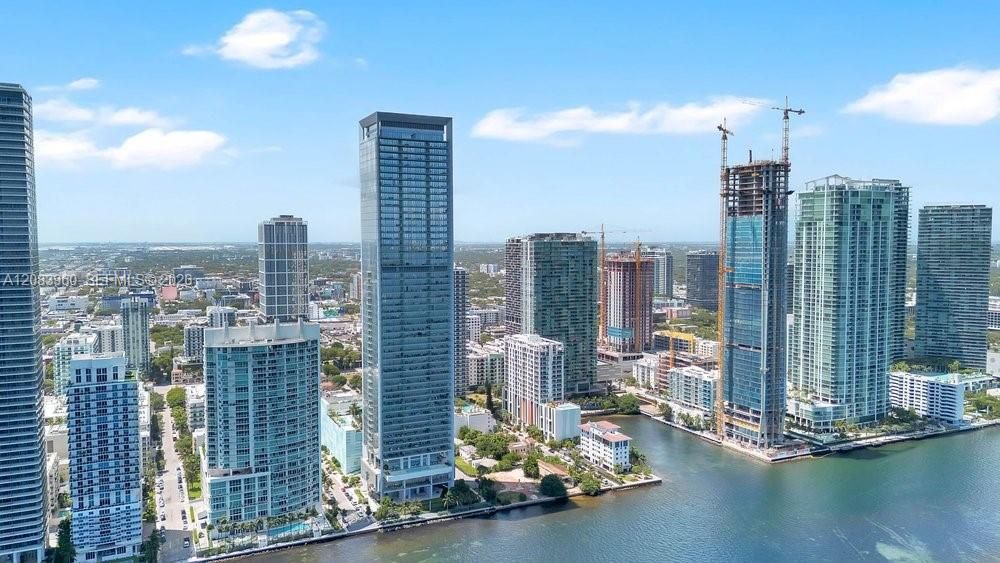 На продажу: $1,200,000 (2 спален, 2 ванн, 1134 Квадратных фут)