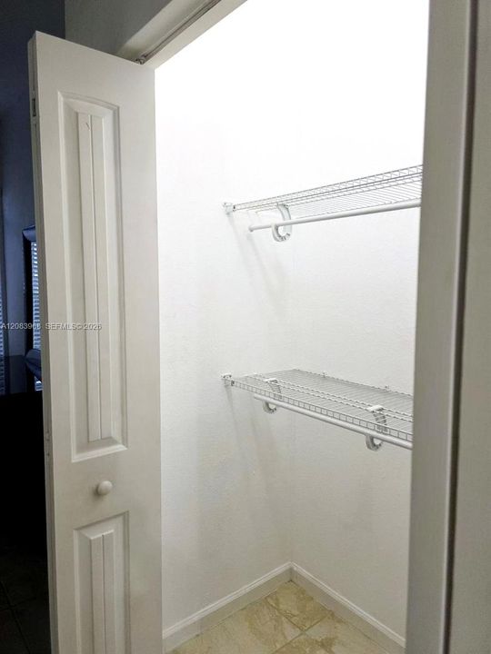 В аренду: $1,500 (1 спален, 1 ванн, 2415 Квадратных фут)