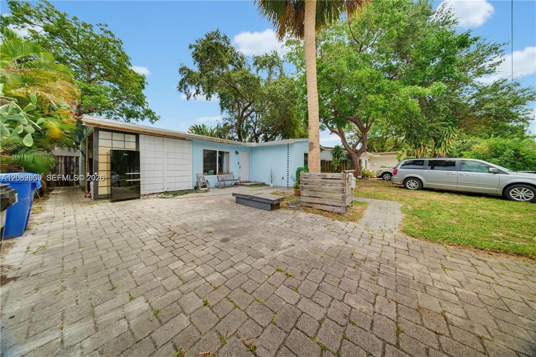 На продажу: $424,900 (2 спален, 2 ванн, 855 Квадратных фут)