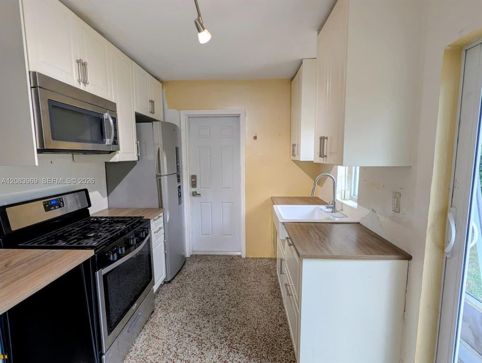 На продажу: $424,900 (2 спален, 2 ванн, 855 Квадратных фут)