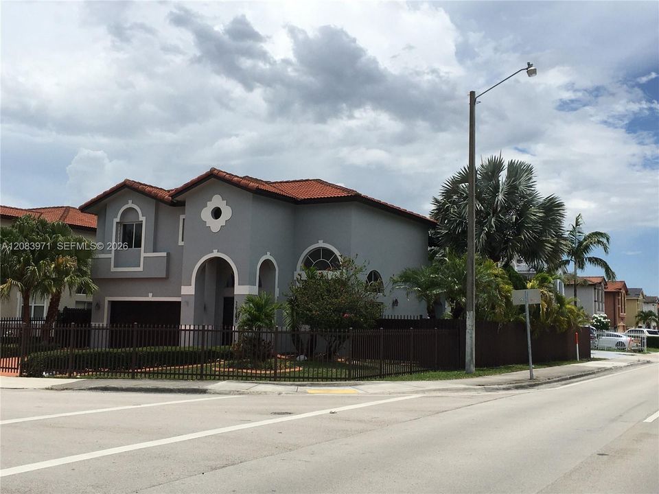 For Rent: $3,800 (3 beds, 2 baths, 2089 Square Feet)