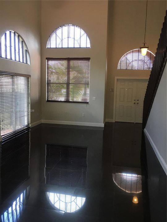 For Rent: $3,800 (3 beds, 2 baths, 2089 Square Feet)