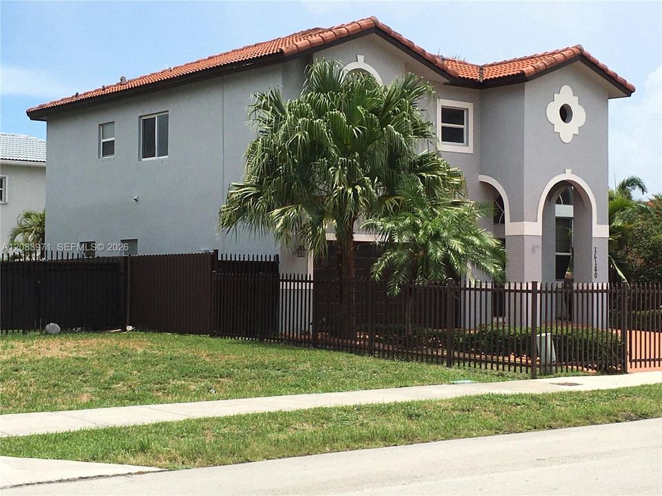 For Rent: $3,800 (3 beds, 2 baths, 2089 Square Feet)