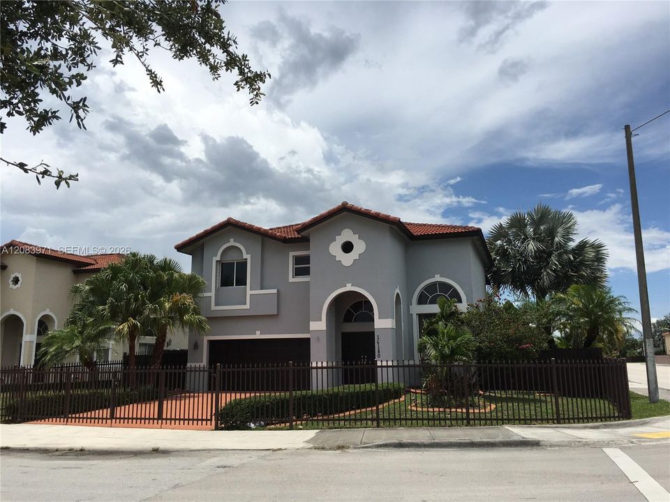 For Rent: $3,800 (3 beds, 2 baths, 2089 Square Feet)