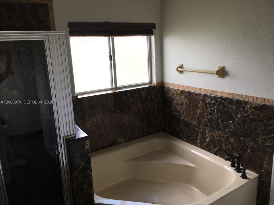 For Rent: $3,800 (3 beds, 2 baths, 2089 Square Feet)