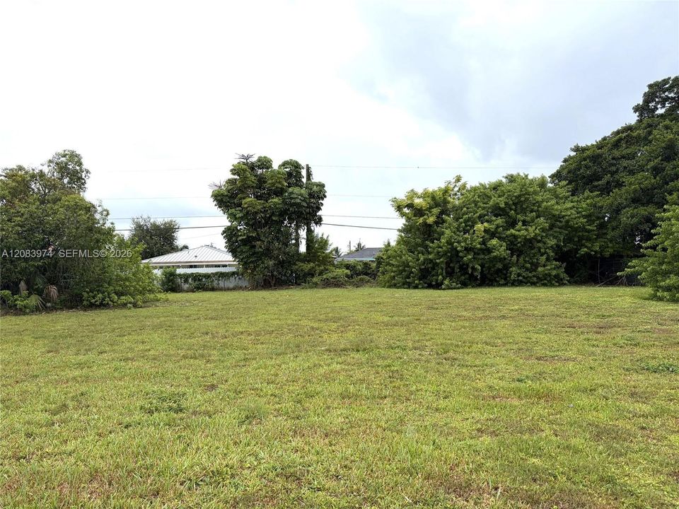 10,647 sq ft
