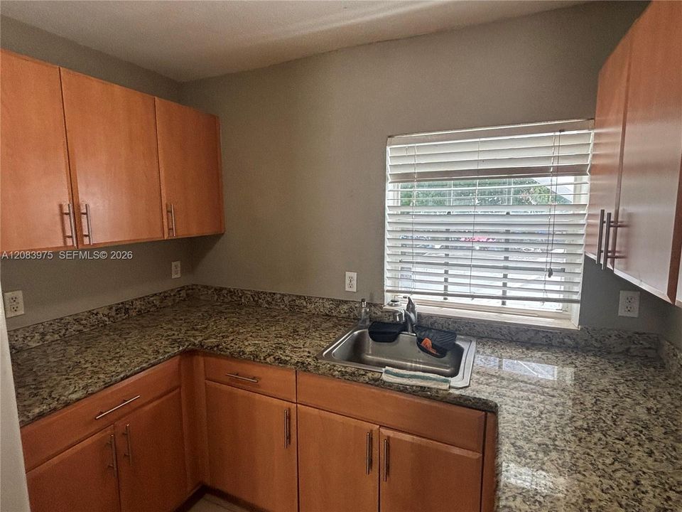 For Sale: $375,000 (2 beds, 2 baths, 1071 Square Feet)