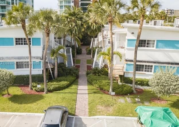 For Sale: $375,000 (2 beds, 2 baths, 1071 Square Feet)