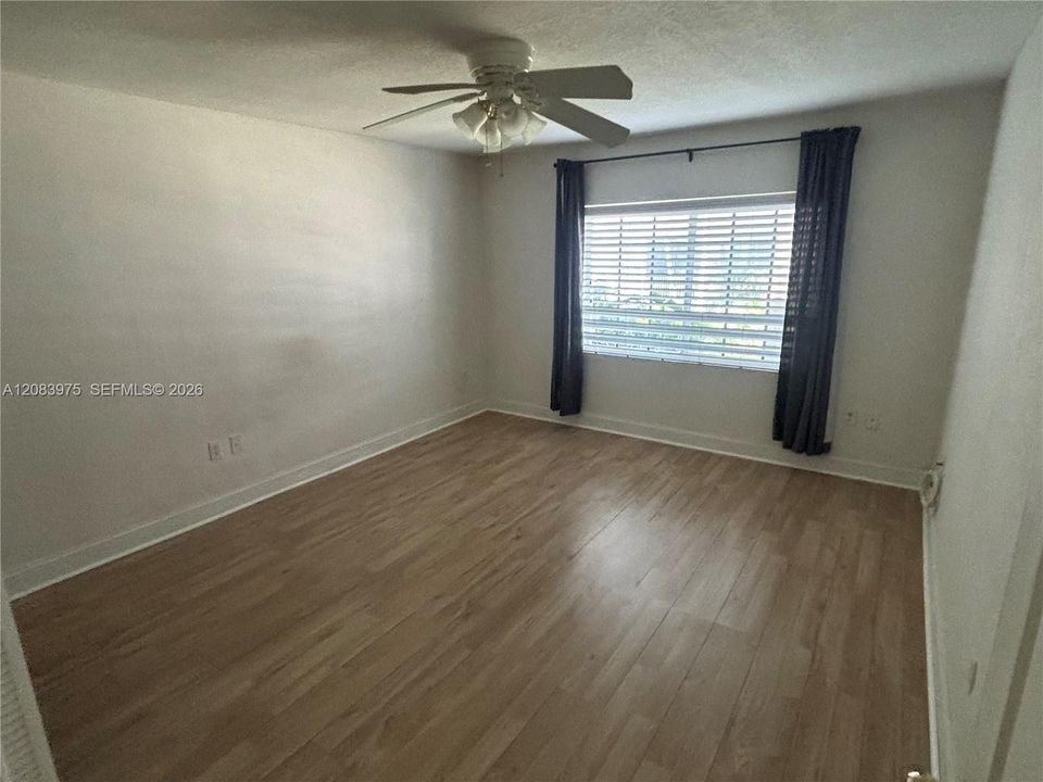 For Sale: $375,000 (2 beds, 2 baths, 1071 Square Feet)