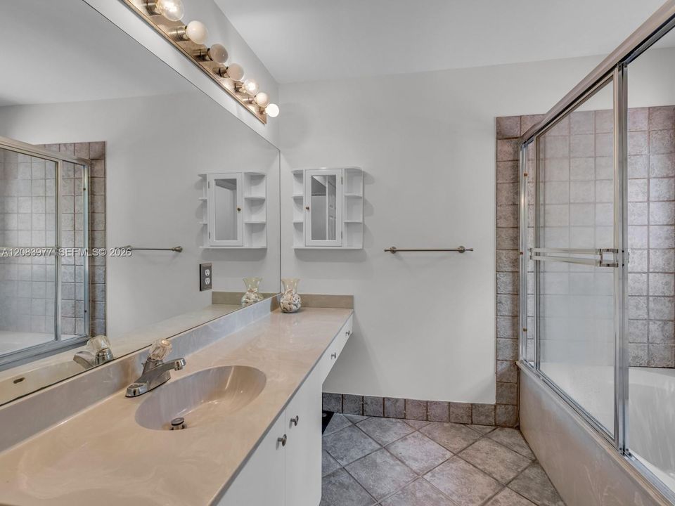 В аренду: $5,700 (4 спален, 2 ванн, 1582 Квадратных фут)