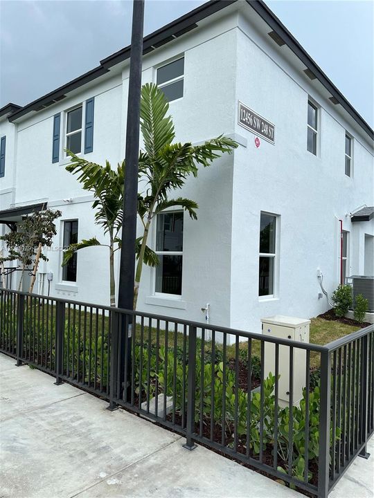 For Rent: $3,000 (3 beds, 2 baths, 0 Square Feet)