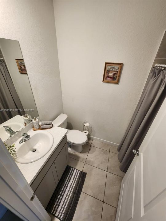 En Venta: $409,900 (3 camas, 3 baños, 1376 Pies cuadrados)