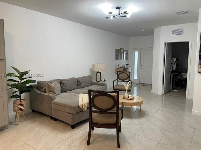 En Venta: $409,900 (3 camas, 3 baños, 1376 Pies cuadrados)
